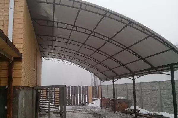 Полуарочные навесы в Киришах