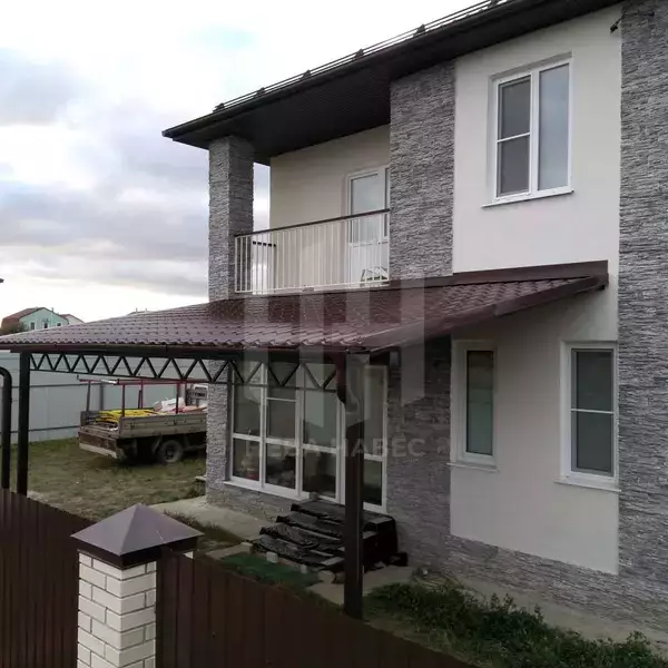 навес из металлочерепицы с двумя водостоками