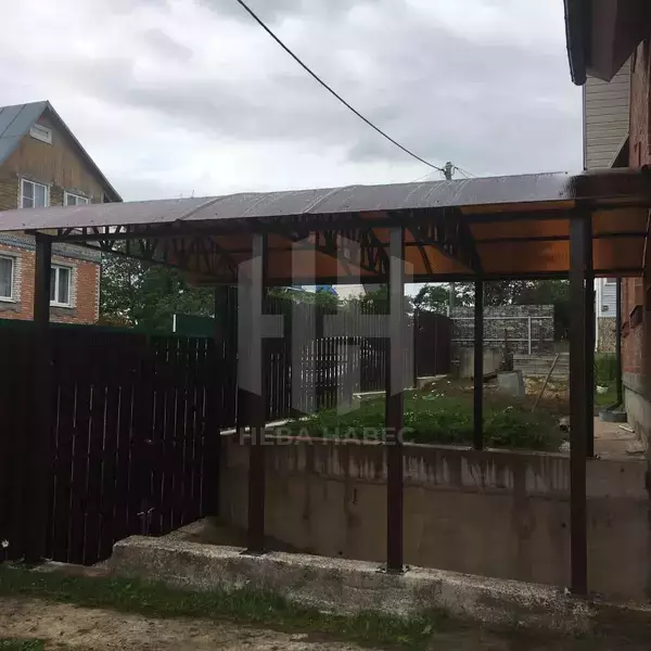 Арочный навес для полуподвального помещения